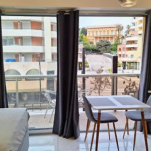 Nice: Agréable Studio Très Proche De La Plage Appartement Nice